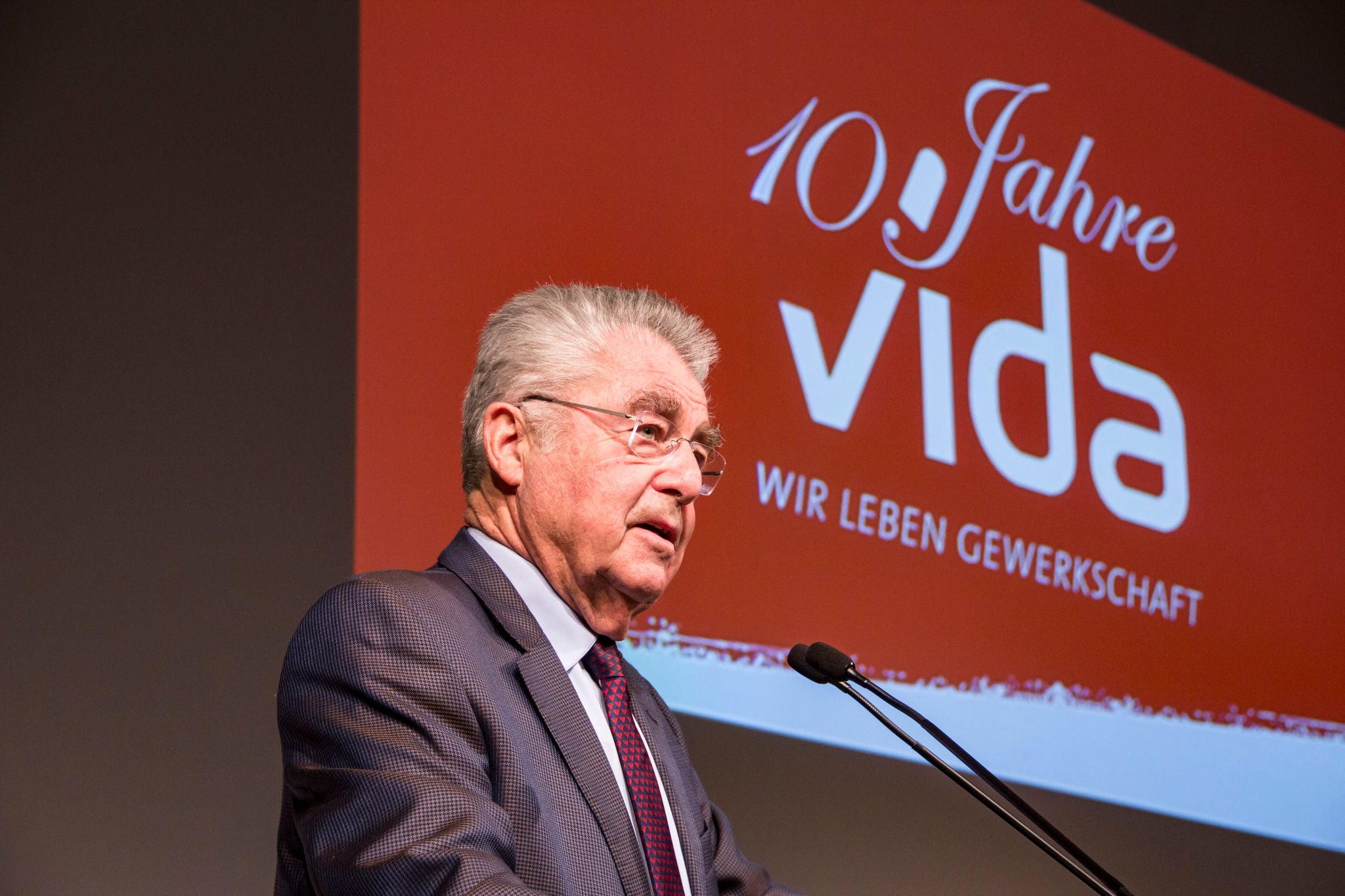 Der ehemalige Bundespräsident Heinz Fischer als Festredner bei der 10-Jahre-vida-Feier.