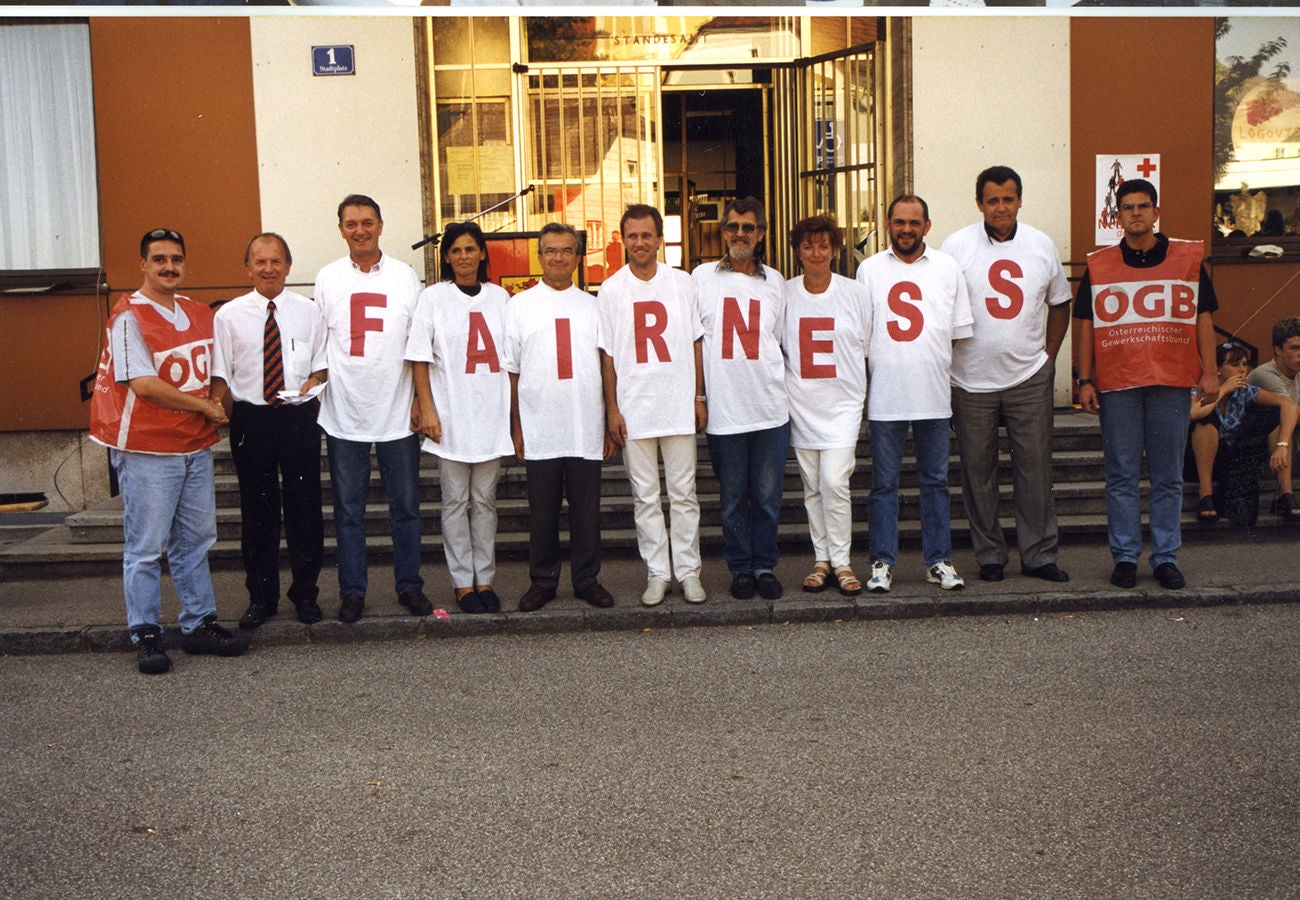 2017 werden die wirkliche Gleichstellung bei der Entgeltfortzahlung im Krankheitsfall sowie die Angleichung der Kündigungsfristen ab 1. Jänner 2021 beschlossen.