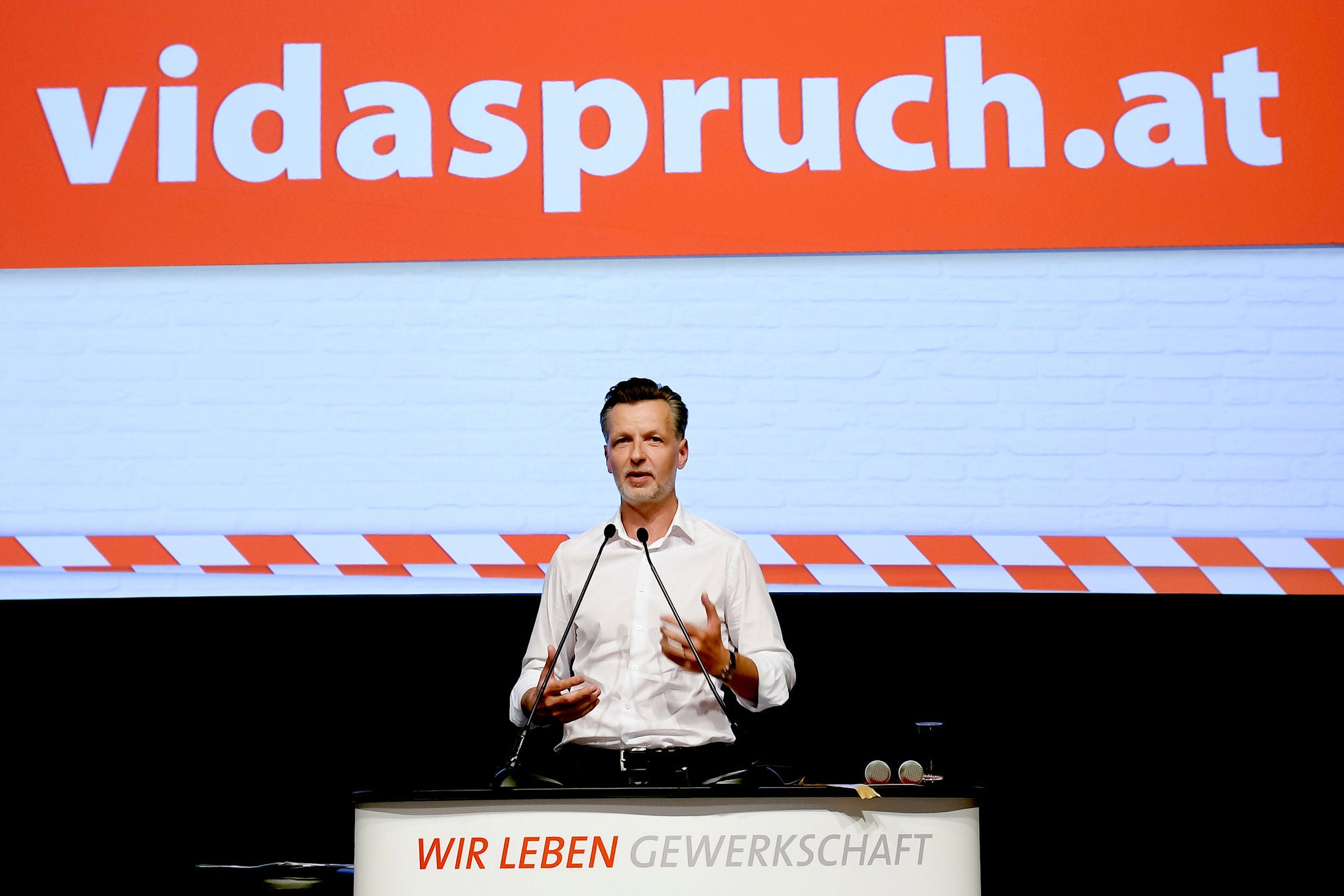 vida-Vorsitzender Roman Hebenstreit bei der großen BR-Konferenz unter dem Motto "#vidaspruch" in Wien.