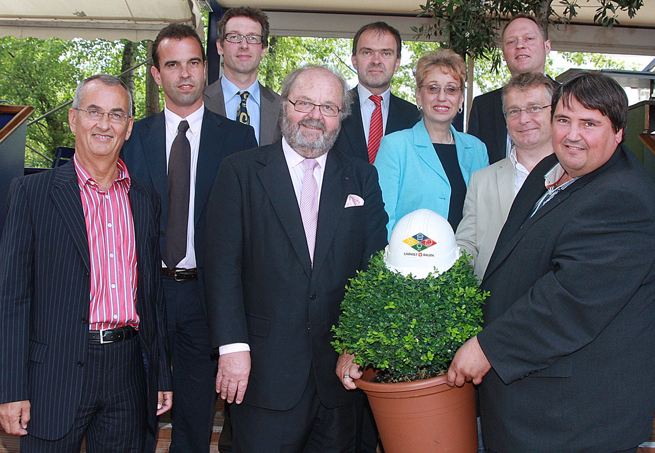 Die Sozialpartner aus dem Bauund dem stein- und keramischen Bereich setzen sich seit 2008 dafür ein, dass in Österreich nachhaltige Sanierungsmaßnahmen gesetzt werden. Das hilft der Umwelt und sichert Arbeitsplätze in den Bau-, Holz- und Steinbranchen.