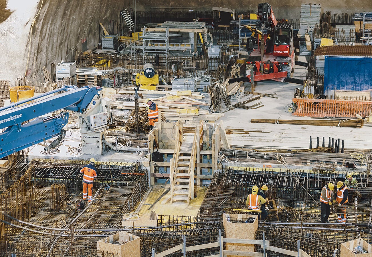 Download von www.picturedesk.com am 07.09.2023 (13:22). THEMENBILD - Arbeiter in der Kaverne. Vor Ã¼ber 100 Jahren wurde mit dem Bau der Kraftwerksgruppe begonnen. Derzeit wird am Pumpspeicherkraftwerk Tauernmoos gebaut. Das System besteht aus sechs Bahnstrom Wasserkraftwerken der Ã BB, aufgenommen am 03. Mai 2023 in Uttendorf, Ã sterreich // Workers in the cavern. Construction of the power plant group began over 100 years ago. Work is currently underway on the Tauernmoos pumped storage power station. The system consists of six Ã BB traction current hydroelectric power plants, Uttendorf, Austria on 2023/05/03. EXPA Pictures © 2023, PhotoCredit: EXPA/ JFK - 20230508_PD0805 - Rechteinfo: Rights Managed (RM)