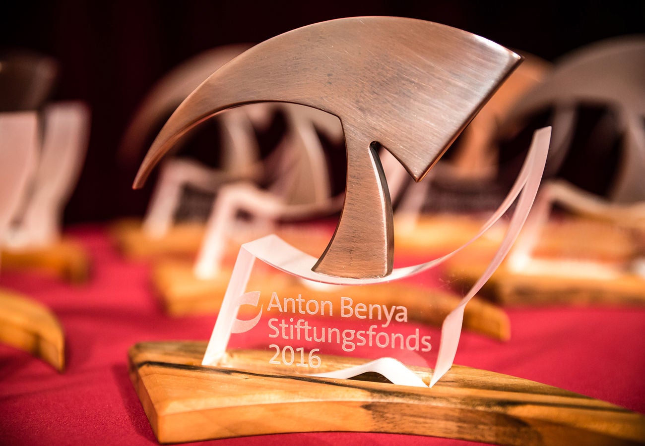 Der Anton-Benya- Stiftungsfonds zur Förderung der Facharbeit zeichnet Lehrlinge für außergewöhnliche fachliche Leistungen in der beruflichen Ausbildung aus.