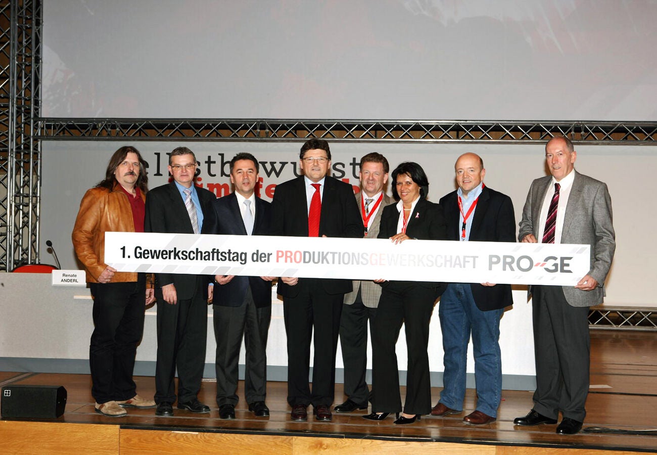 Aus der Gewerkschaft Metall- Textil-Nahrung (GMTN) und der Gewerkschaft der Chemiearbeiter (GdC) entsteht die PRO-GE.