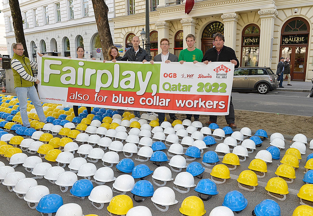 Der Kampf gegen die untragbaren Arbeitsbedingungen der Wanderarbeiter im Vorfeld der Fußball- WM 2022 in Katar war gemeinsam mit internationalen Partnergewerkschaften erfolgreich.