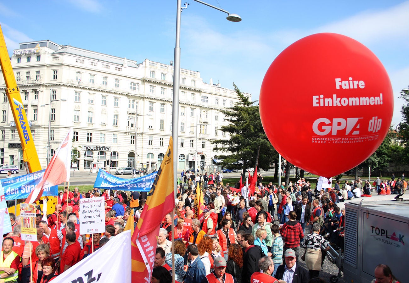 Download von www.picturedesk.com am 07.09.2023 (14:55). Gewerkschaftsdemonstration am Schwarzenbergplatz (Wien, 13. Mai2009) - 20090513_PD2853 - Rechteinfo: Rights Managed (RM)